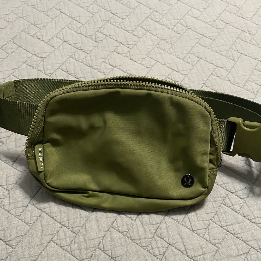 Lulu fanny pack
